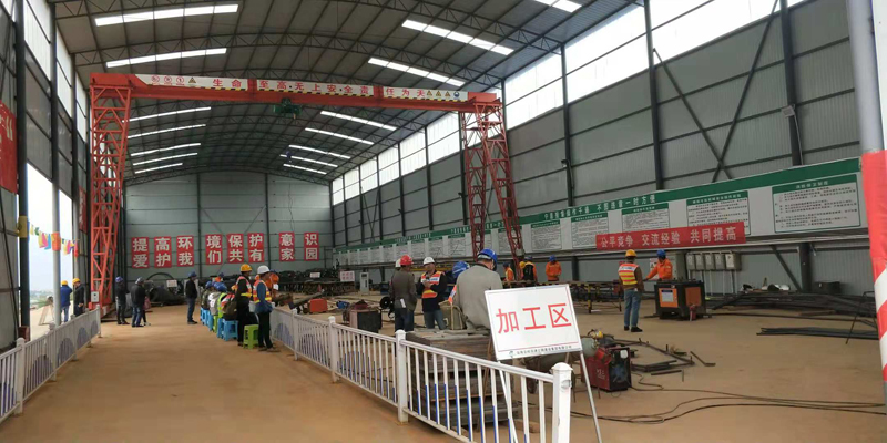 1540177390116913.jpg 评委现场评估指导.jpg