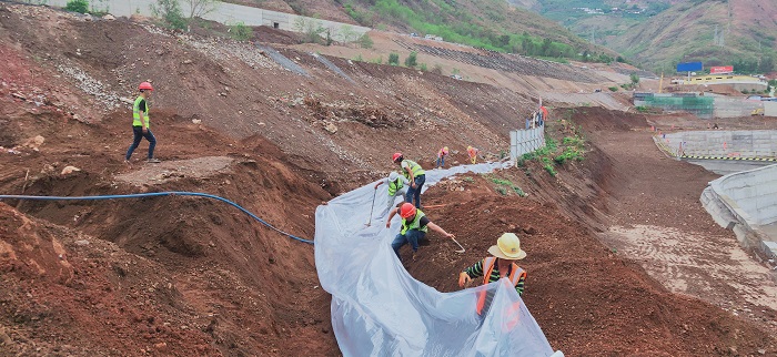1562727402224109.jpg 项目部人员和现场施工人员共同参与到演练中来.jpg