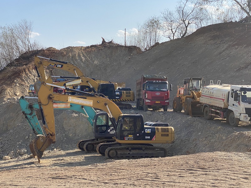 1583984938516381.jpg 现场复工机械.jpg