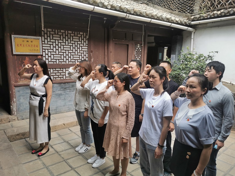 1592978851389054.jpg 重温入党誓词.jpg