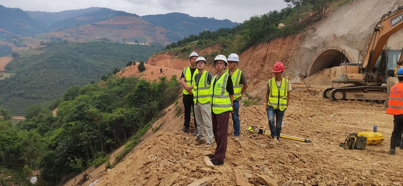 1592991880593072.jpg 检查施工现场1.jpg