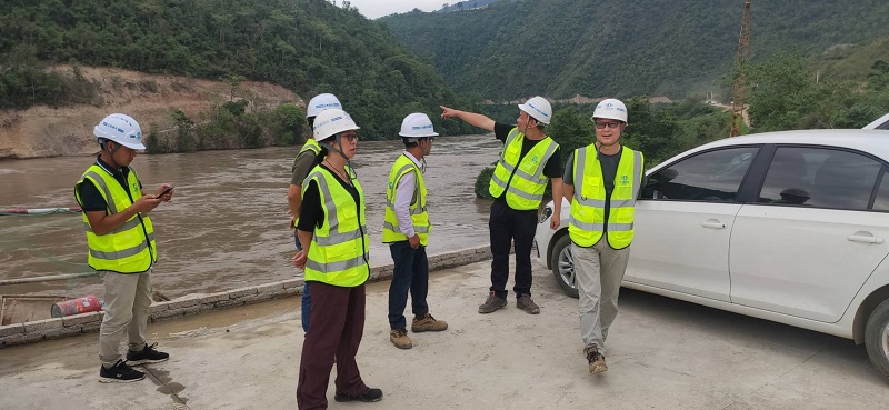 1592991887318330.jpg 检查施工现场.jpg