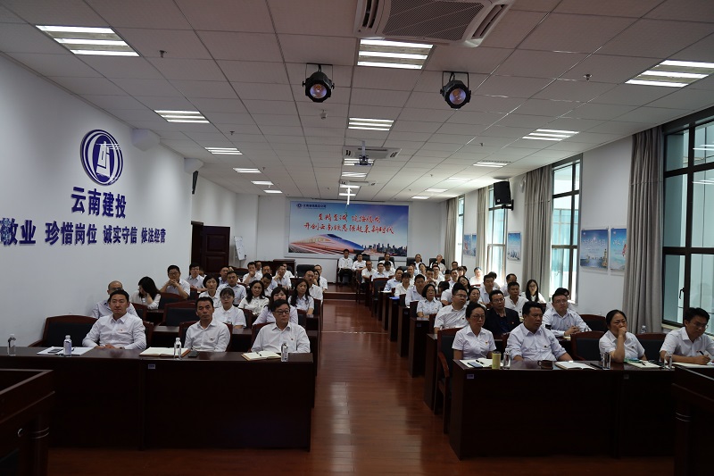 1593568876138891.jpg 党员干部认真听讲2.JPG