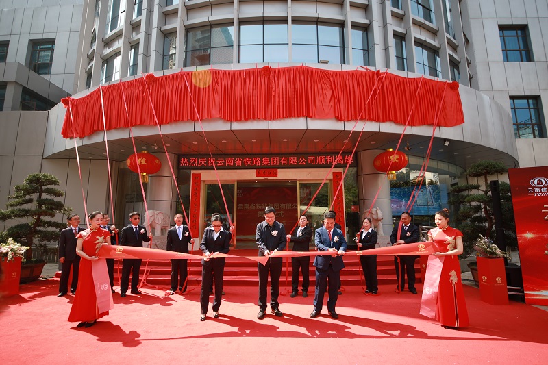 1616644395117752.jpg 领导剪彩 - 副本.JPG