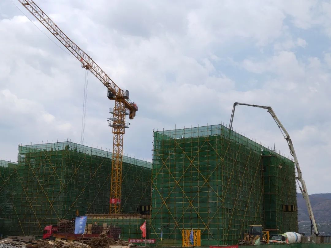 1650594531599180.jpg 2022-04-18-巧家四中项目主体全面封顶.jpg