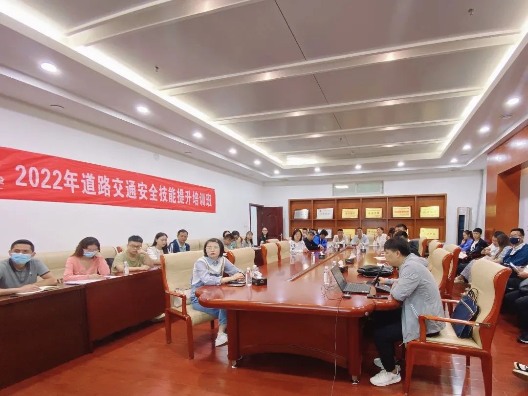 1657596626495803.jpg
开展道路交通安全技能提升四级培训2.jpg