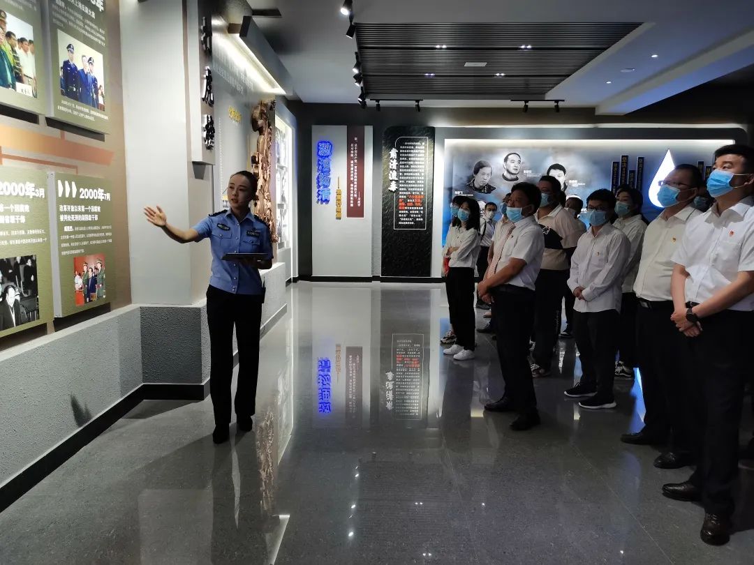 1659491618396401.jpg 二直管开展“深入开展反腐倡廉教育,持之以恒构建‘清廉云铁’”主题党日活动暨廉洁教育1.jpg