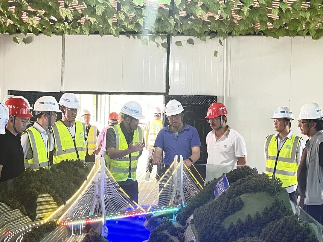 1660613696513886.jpg 寸延峰带队到神秘谷大桥项目调研指导.jpg