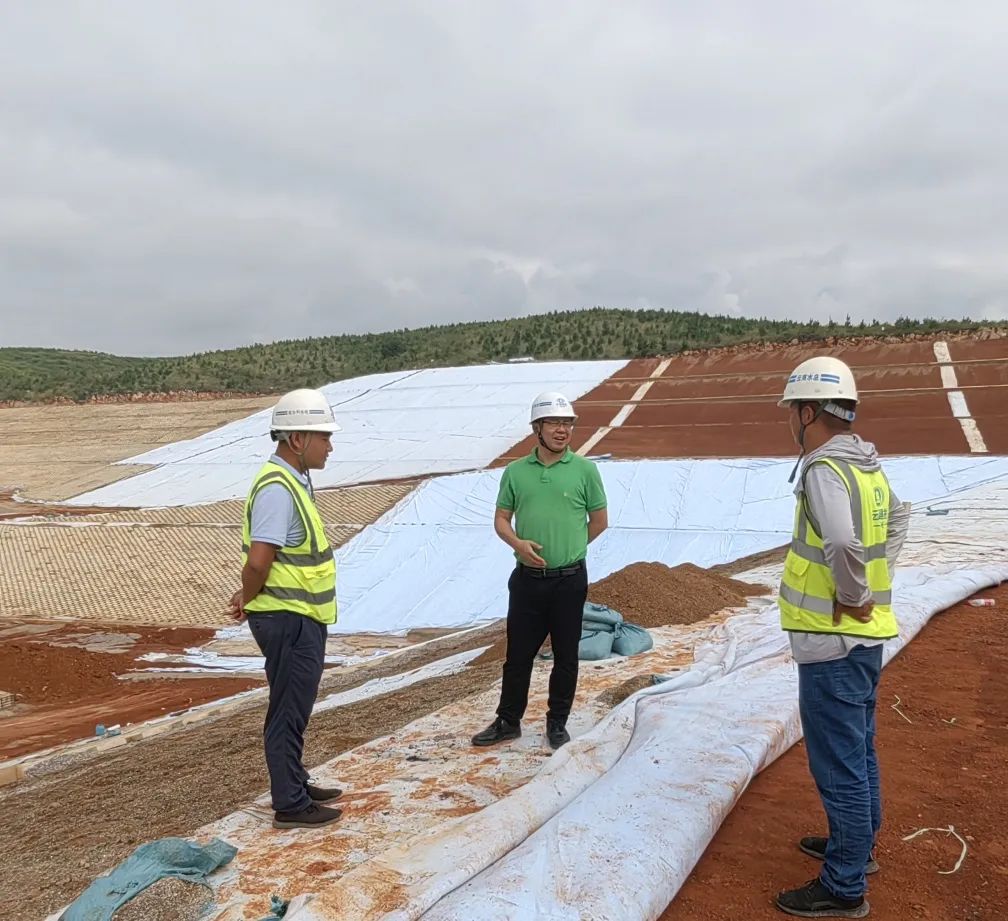 1660614209704022.jpg 8月13日,公司副总经理(主持经理层工作)、总经济师李元鸿到红罩塘项目进行检查指导.jpg