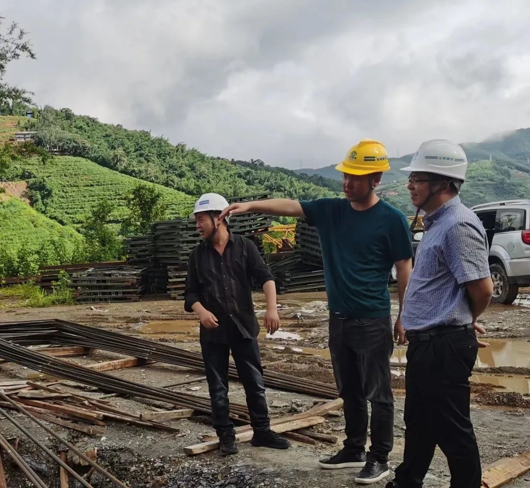 1662346283131022.jpg 李元鸿到神秘谷澜沧江大桥项目检查指导1.jpg