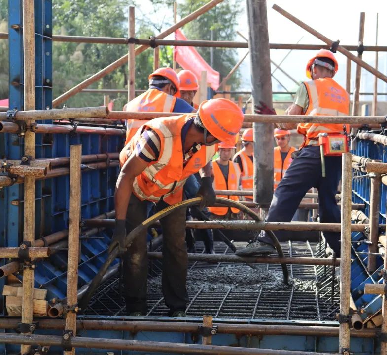 1667351286687770.jpg 2022-11-2-南云高速项目建设取得新进展.jpg