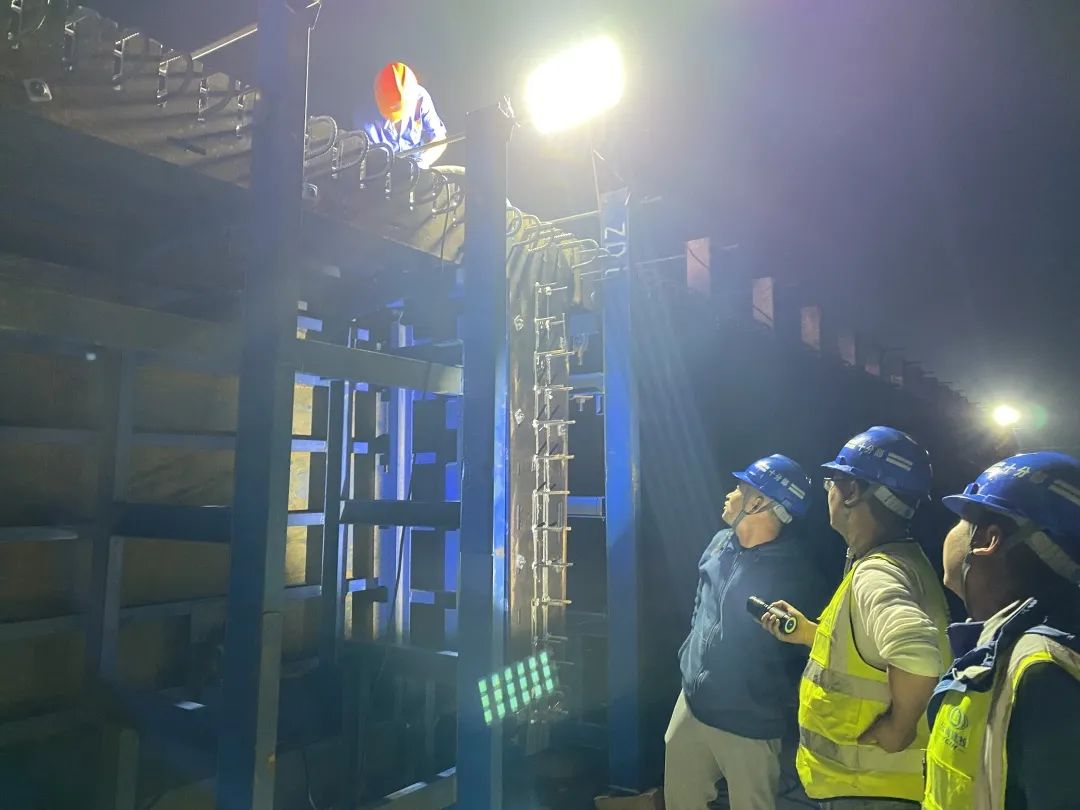 2023-3-2-那兴项目首片40米T梁顺利浇筑 金光祥到现场指导1.jpg